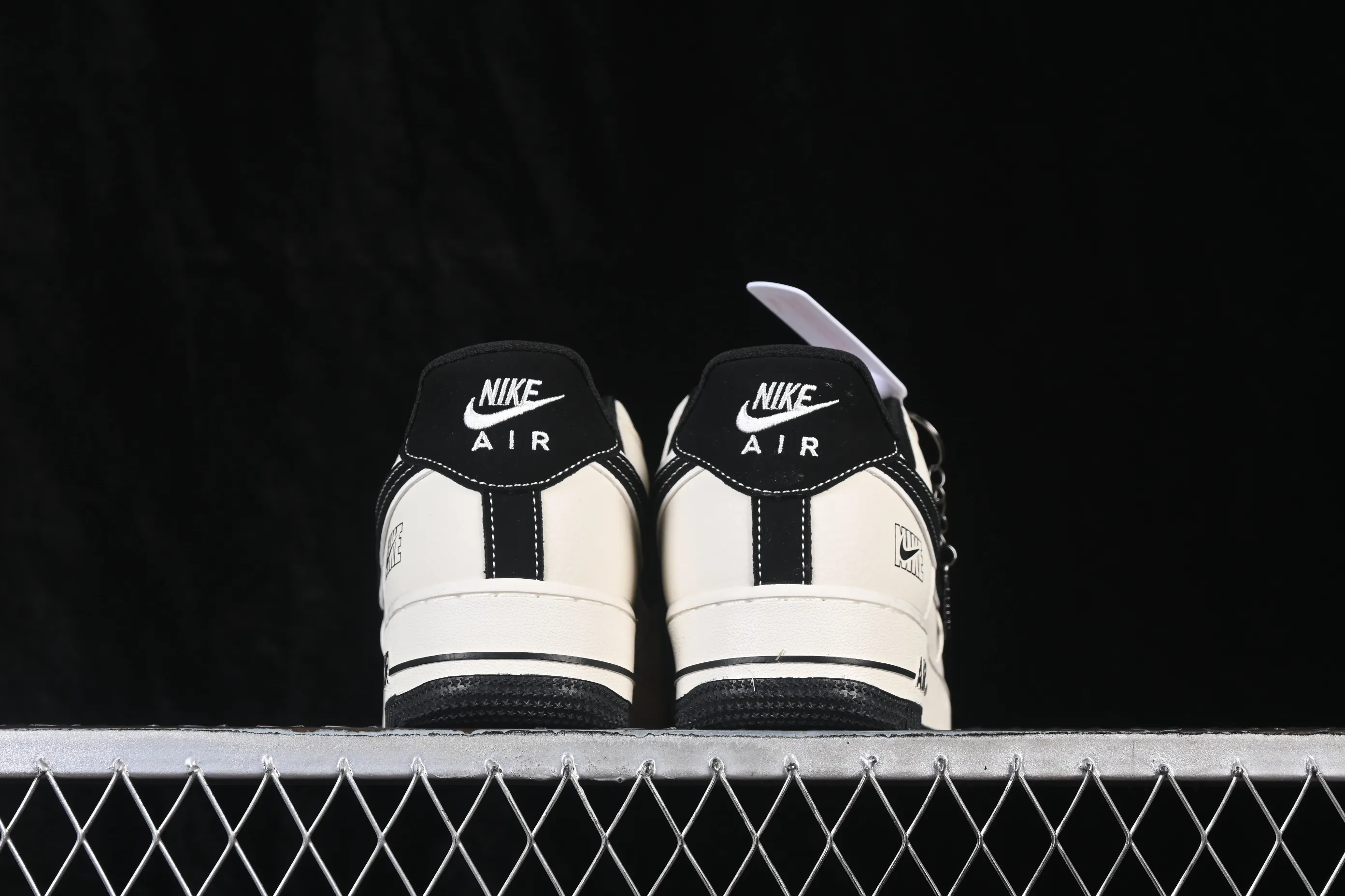 All Categories Nk Air Force 1 Air Force Series Nk Air Force 1 Low Air Force Low Nike Air Force 1'07 Low Beige White Black Contrast Color Air Force One Low Casual Sneakers DW8806-001